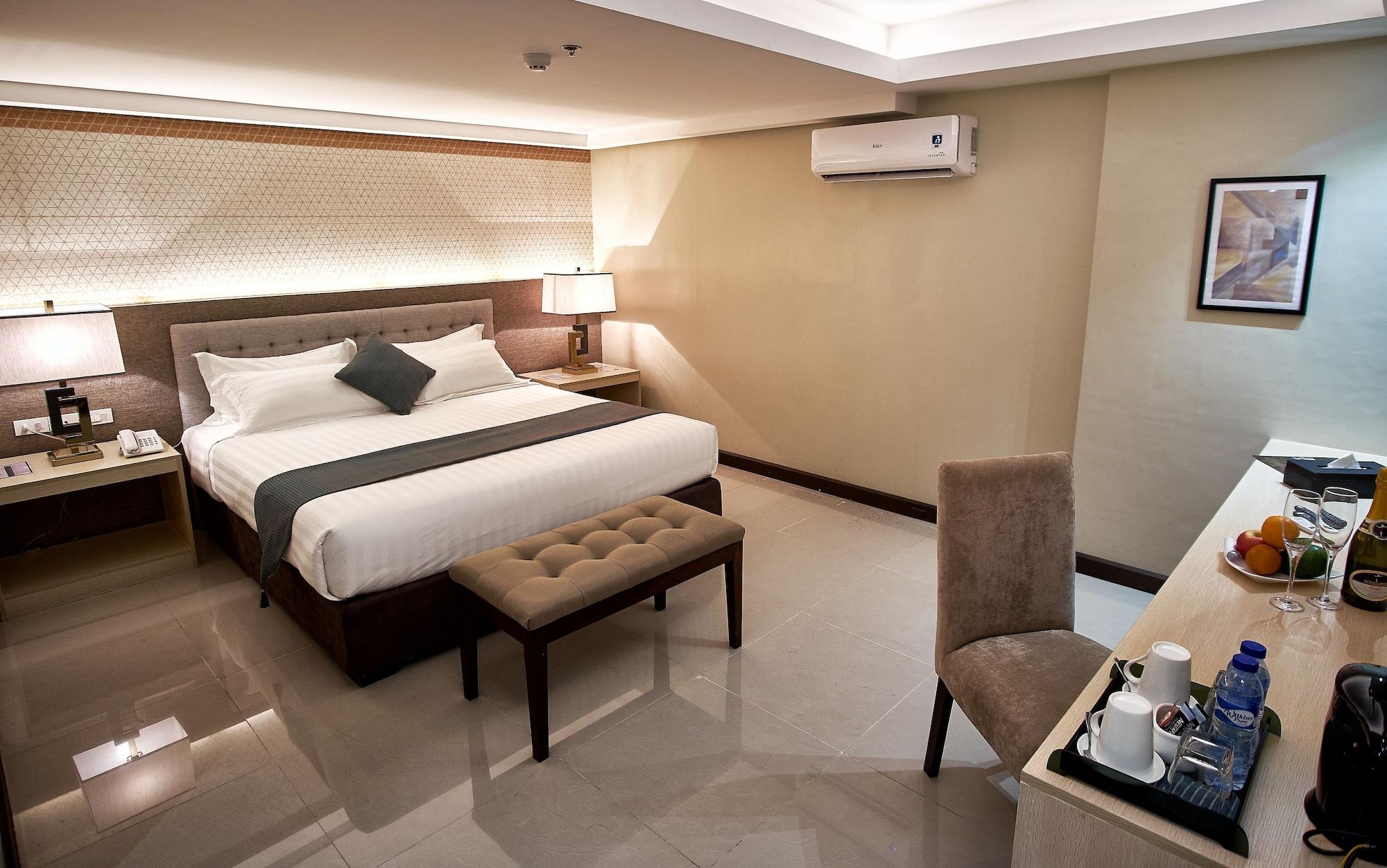J7 Hotel Iloilo City Exterior foto