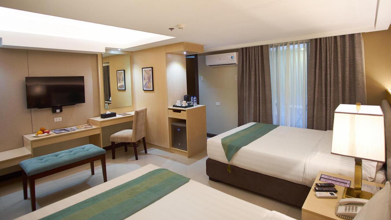 J7 Hotel Iloilo City Exterior foto
